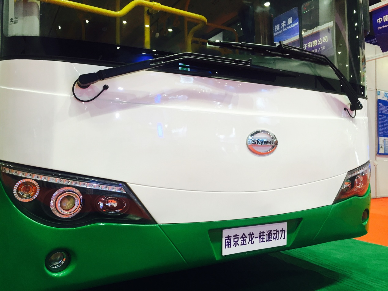 南京金龙“氢混燃气（增程式）电动客车